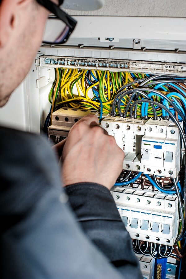 Montaje de equipos eléctricos